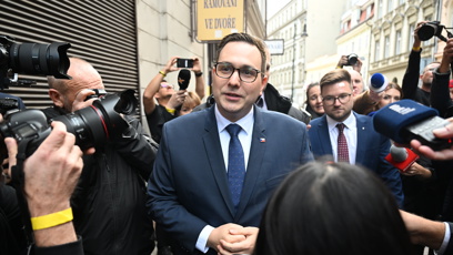 FOTO: Jan Lipavský se s novináři moc nebavil.