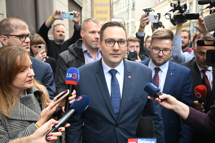 FOTO: Jan Lipavský a jeho příchod do štábu SPOLU. – stránka 25