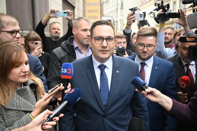 FOTO: Jan Lipavský a jeho příchod do štábu SPOLU. – stránka 24