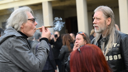 FOTO: Na pohřbu Jana Šatry se hulilo.