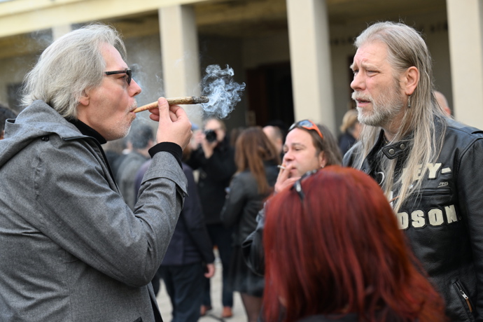 FOTO: Na pohřbu Jana Šatry se hulilo. – stránka 5