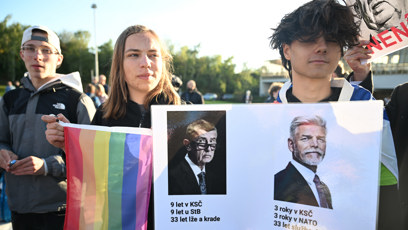 FOTO: Odpůrci na mítinku hnutí ANO.