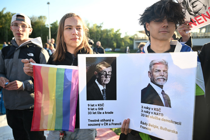 FOTO: Odpůrci na mítinku hnutí ANO. – stránka 4