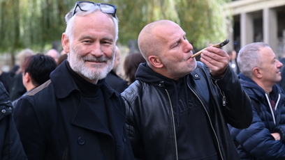 FOTO: Na pohřbu Jana Šatry koloval joint.