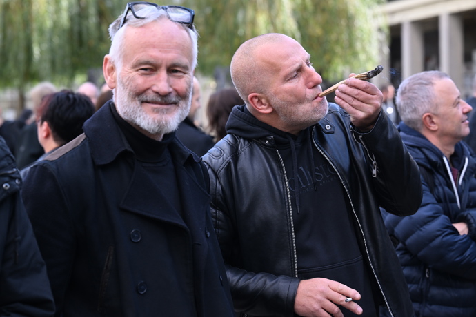 FOTO: Na pohřbu Jana Šatry koloval joint. – stránka 3