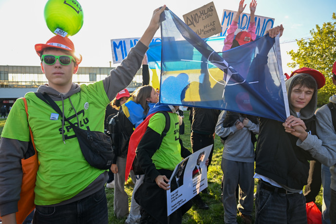 FOTO: Na mítinku hnutí ANO v Praze nechyběli odpůrci. – stránka 1