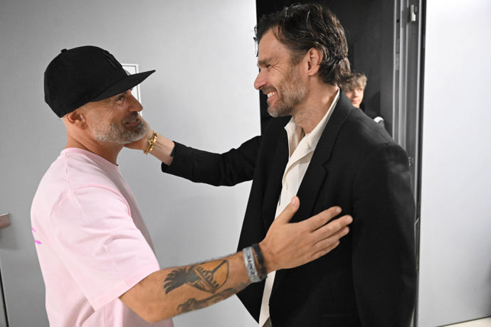 FOTO: Leoš Mareš se zdravil s Alešem. – stránka 7