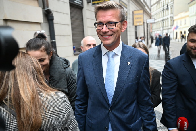 FOTO: Martin Kupka přichází do štábu SPOLU.