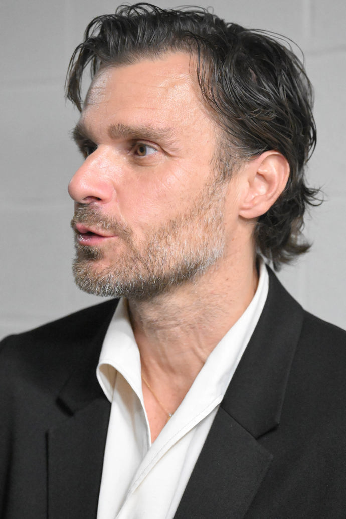 FOTO: Leoš Mareš změnil image. – stránka 24