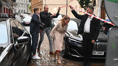 FOTO: Eva Decroix a její příchod do volebního štábu SPOLU.
