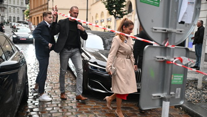 FOTO: Eva Decroix a její příchod do volebního štábu SPOLU.