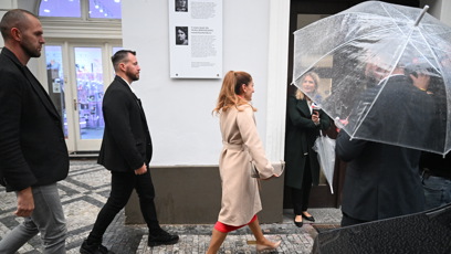FOTO: Eva Decroix a její příchod do volebního štábu SPOLU.