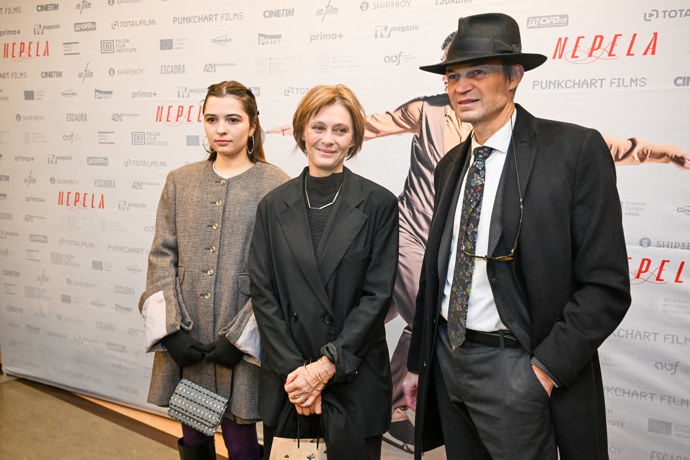 FOTO: Klára Pollertová-Trojanová s bratrem Lukášem Pollertem a jeho dcerou Emmou. – stránka 22