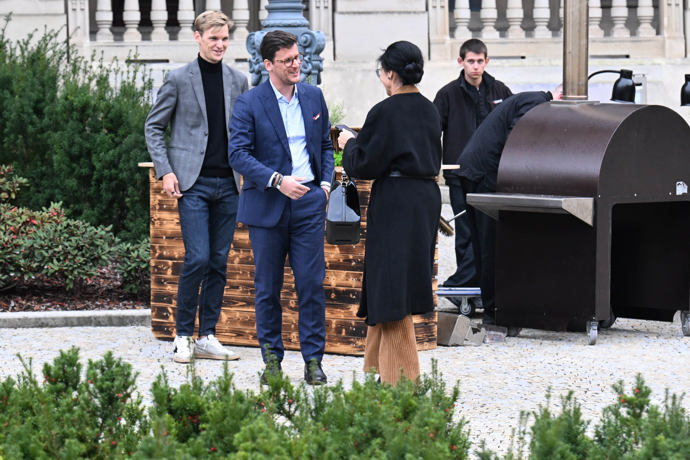 FOTO: Jan Fischer mladší vítá Libuši Šmuclerovou. – stránka 3