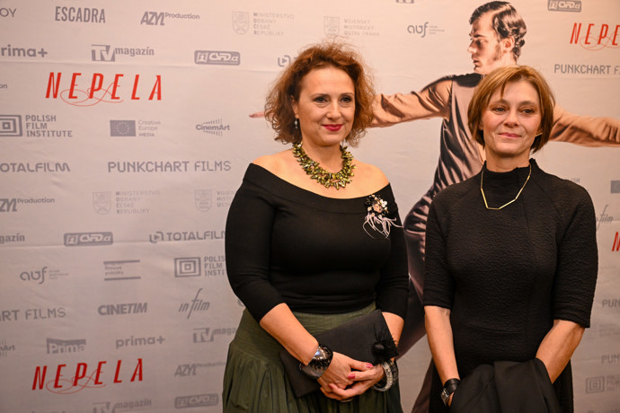 FOTO: Klára Pollertová-Trojanová na filmu Nepela. – stránka 12