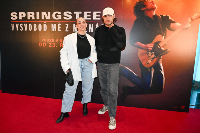 FOTO: Samantha se potkala se svým spoluhráčem ze Survivoru Rennem Dangem. – stránka 1