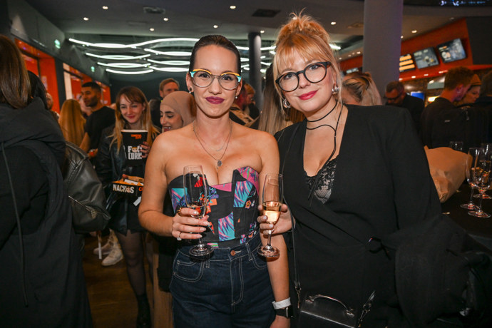 FOTO: Michaela Tomešová a Malvína Pachlová. – stránka 29