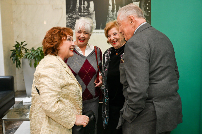 FOTO: Carmen Mayerová, Libuše Švormová, Petr Kostka a Naďa Konvalinková. – stránka 2