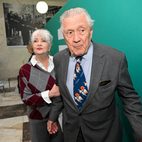 Petr Kostka si vzal veselou kravatu, kterou mu darovala španělská tchyně. 