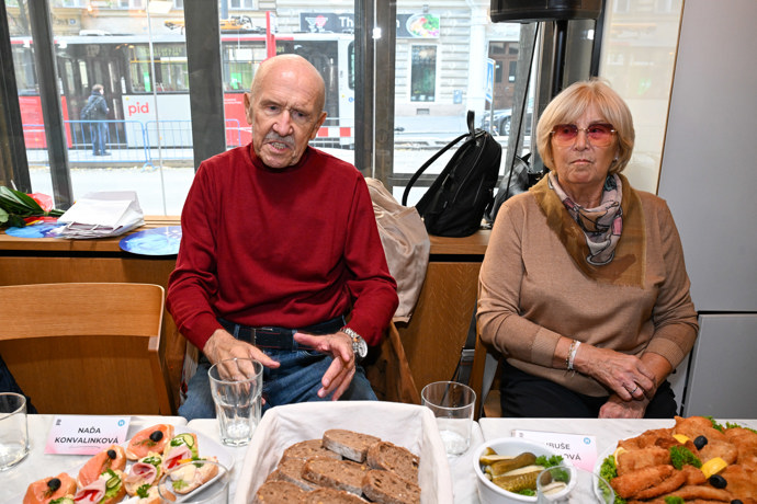 FOTO: Nechyběl ani Petr Nárožný. – stránka 18