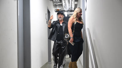 FOTO: Zpěvák Aleš Lehký v zákulisí během koncertu.