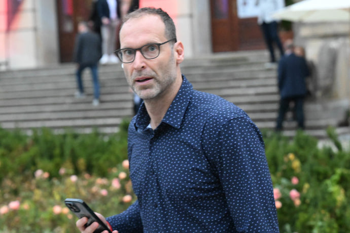 FOTO: Čech vypadal naštvaně. – stránka 18