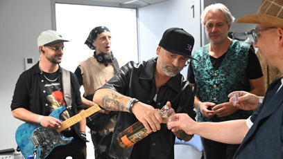 FOTO: Aleš Lehký rozlíval panáky.