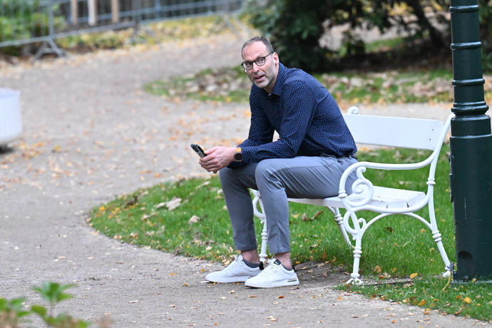 FOTO: Vypadal, jako by ho přítomnost davu spíš unavovala. – stránka 9