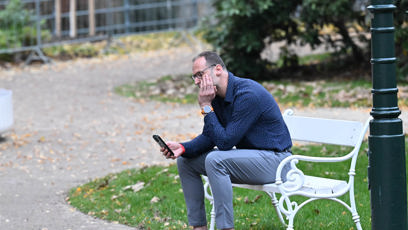 FOTO: Skloněná hlava a soustředěný pohled – typický obraz večera.