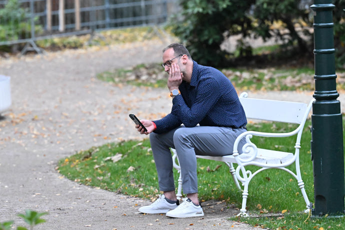 FOTO: Skloněná hlava a soustředěný pohled – typický obraz večera. – stránka 7