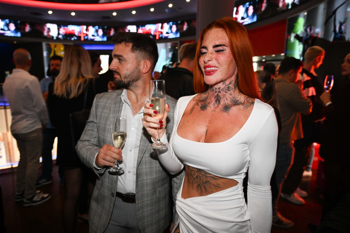 FOTO: Naked Attraction přilákal řadu známých tváří. – stránka 26