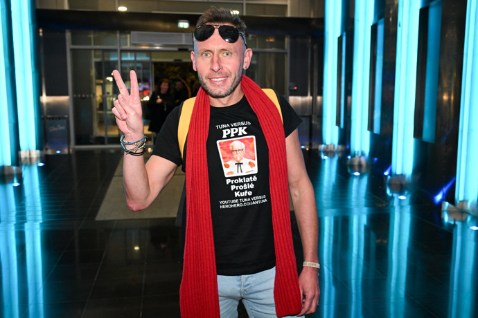 FOTO: Jan Tuna se ukázal v dobré náladě. – stránka 2