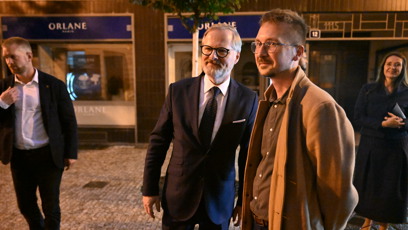 FOTO: Petr Fiala se fotil s fanoušky.