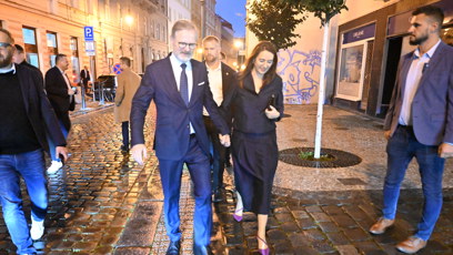 FOTO: Petr Fiala odcházel z volebního štábu.