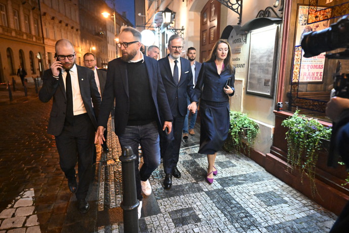 FOTO: Petr Fiala odcházel. – stránka 23