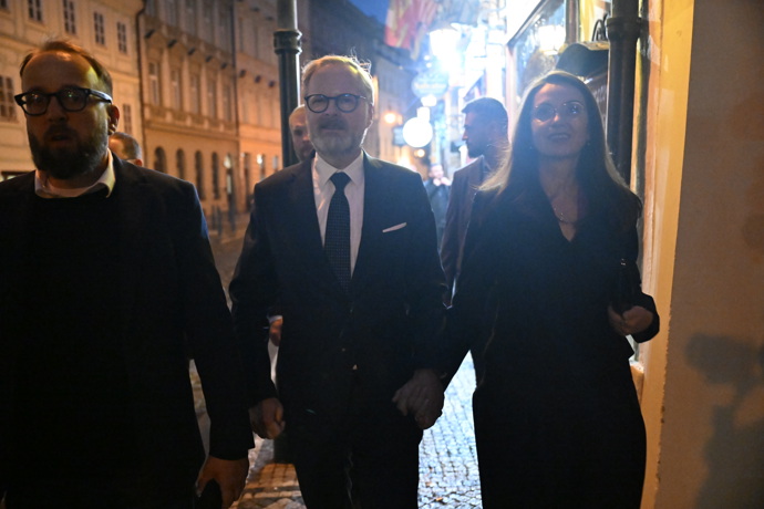 FOTO: Petr Fiala prohrál volby. – stránka 22