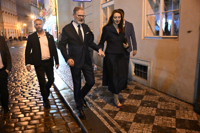 FOTO: Petr Fiala odcházel ze štábu SPOLU. – stránka 20