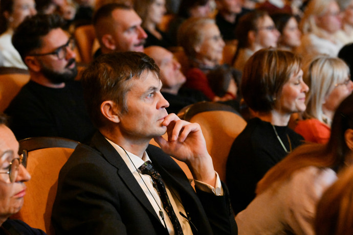 FOTO: Lukáš Pollert se přišel podívat na Josefa Trojana. – stránka 6