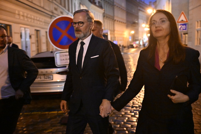 FOTO: Petr Fiala s manželkou Janou. – stránka 18