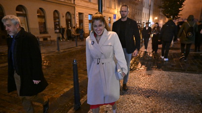 FOTO: Eva Decroix jde do štábu koalice SPOLU.