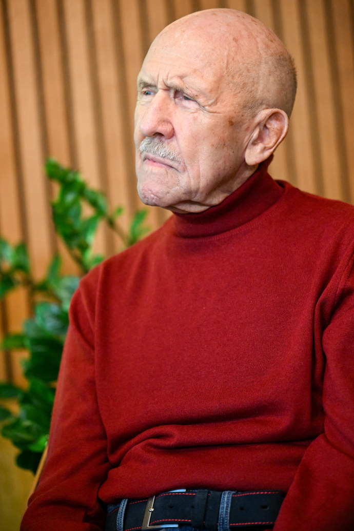 FOTO: Petr Nárožný na křtu nové knihy Libuše Švormové. – stránka 14