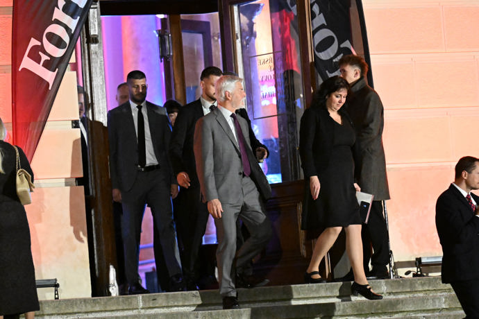 FOTO: Prezident Petr Pavel odcházel z Forbes akce. – stránka 3