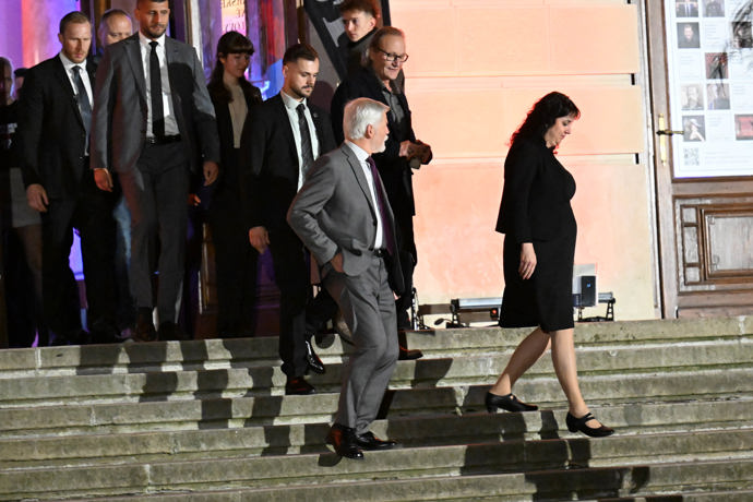 FOTO: Prezident Petr Pavel odcházel z Forbes akce. – stránka 1