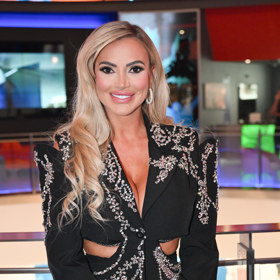 Denise Ayverdi alias Bobina z Bachelora se rozhodla vynést černý outfit od Daniela Viedemanna.