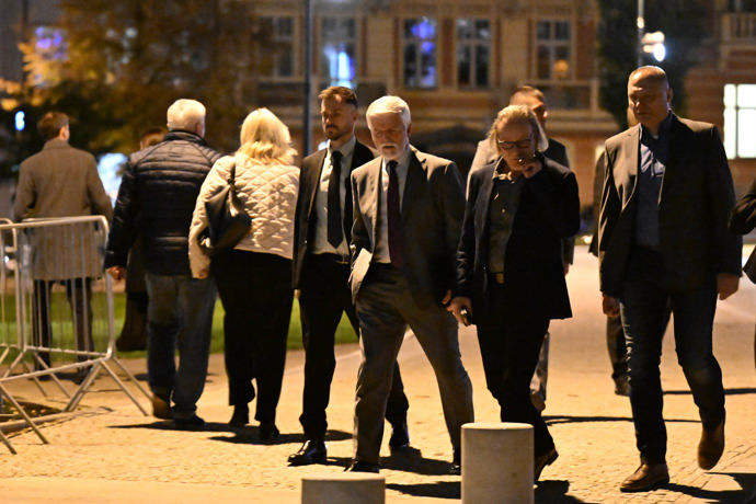 FOTO: Petr Pavel se procházel po kolonádě. – stránka 89