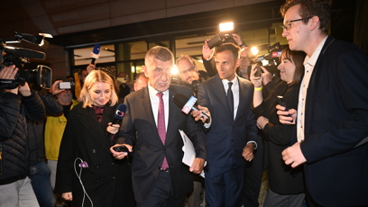 FOTO: Andrej Babiš opouští štáb hnutí ANO.