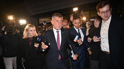FOTO: Andrej Babiš opouští štáb hnutí ANO.