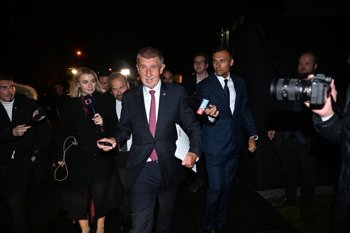 FOTO: Andrej Babiš opouští štáb hnutí ANO. – stránka 80