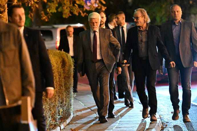 FOTO: Petr Pavel si vyšel bez manželky, – stránka 87