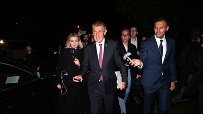FOTO: Andrej Babiš opouští štáb hnutí ANO.